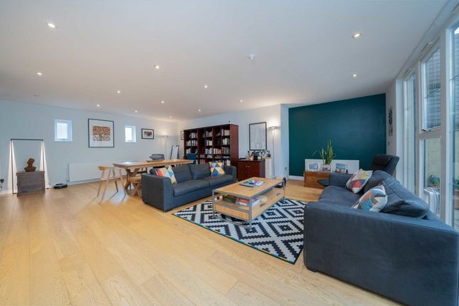 Thumbnail Flat for sale in Broughton Road, London