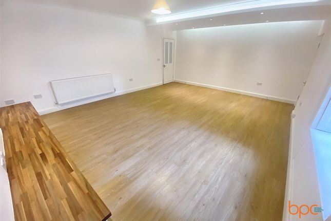 Basement Flat, 12 West Mall, Bristol photo 2