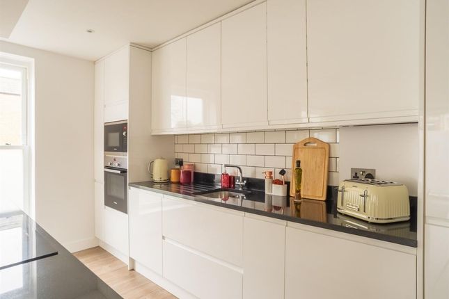 Flat to rent in St. Johns Road, Watford