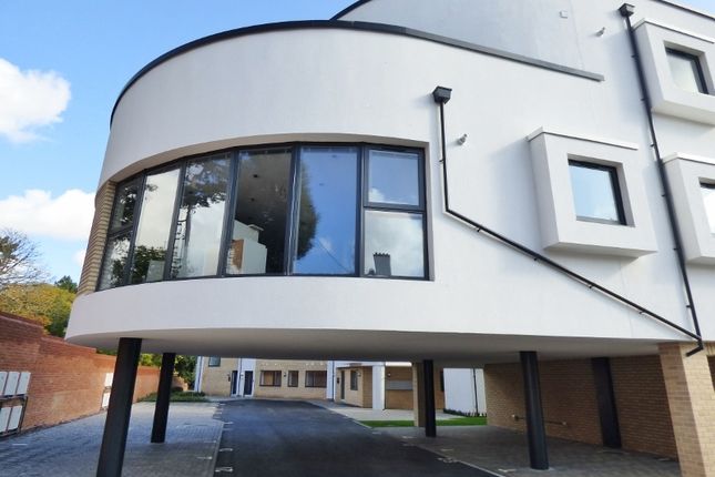 Duplex to rent in Court Lane, Epsom