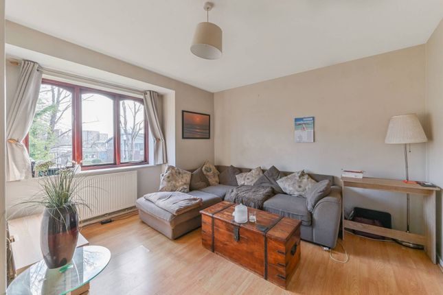 Flat for sale in Ludford Close, Croydon
