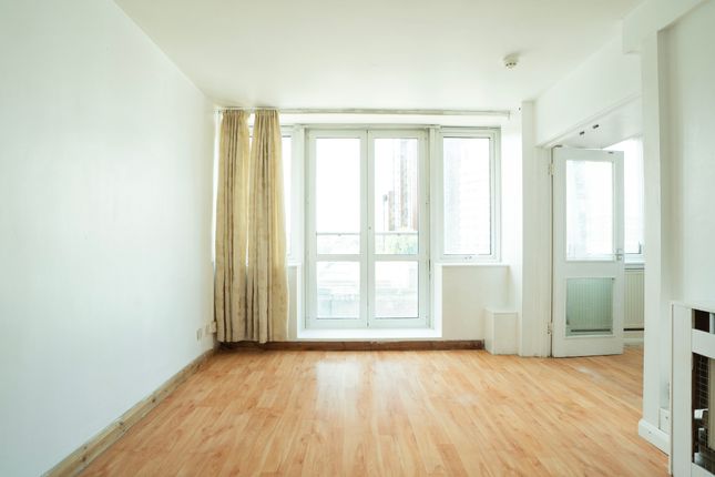 14, Wentworth Court, Garratt Lane, London photo 3
