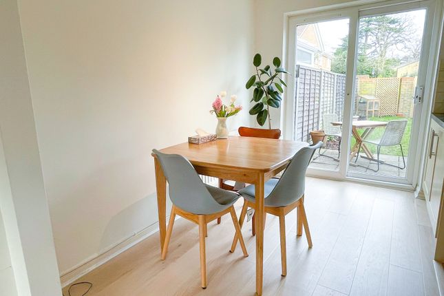 11, Dove House Green, Weybridge photo 4