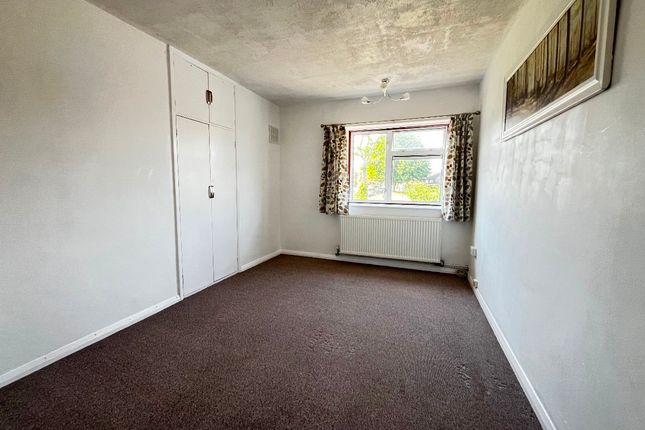 27 Preston Road, Romford photo 4