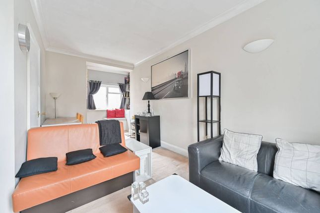 Thumbnail Flat for sale in St Georges Square, Pimlico, London