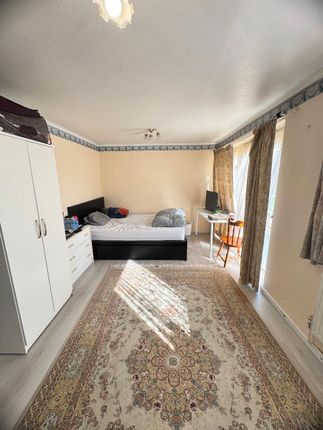 250 Beverley Drive, Edgware photo 2
