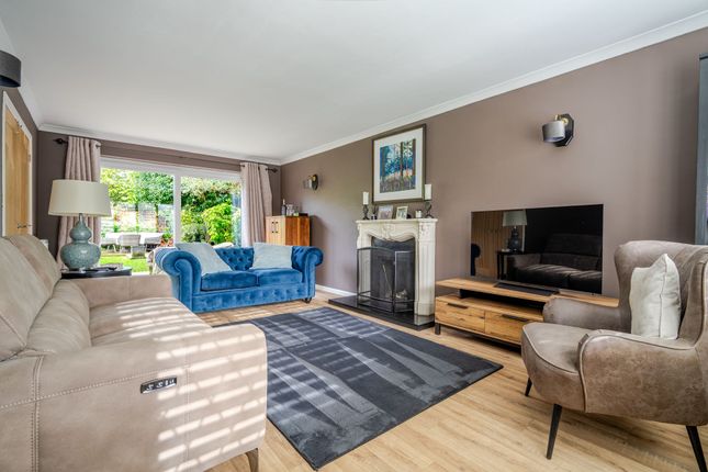 9 Leycester Close, Windlesham photo 2
