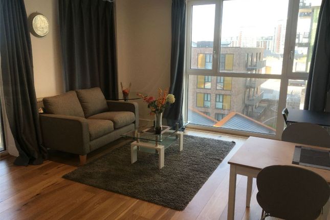 401, Centurion Tower, London photo 3
