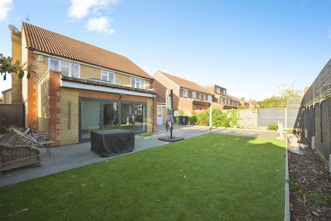 5, Gold Close, Broxbourne photo 3
