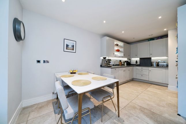 48, Consort Drive, Surrey photo 4