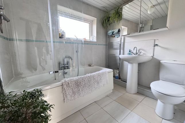 10 Derwent Square, High Peak photo 2