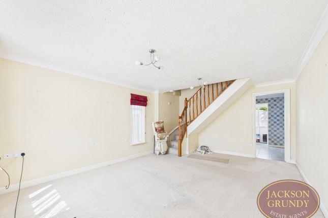 34, Lowick Court, Northampton photo 3