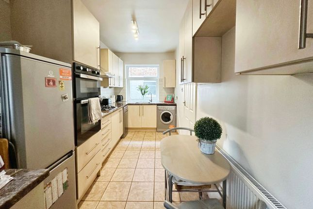 Flat for sale in Park Road, Park Court