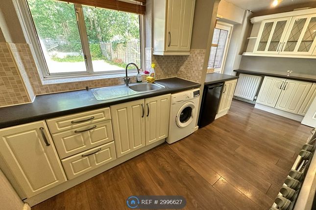 Lynwood Drive, Mytchett, Camberley photo 3