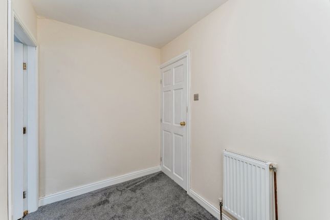 2, Bryn-y-Wawr, Mold photo 2