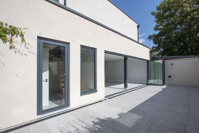 Steel House, 4a Cavendish Road, London photo 2