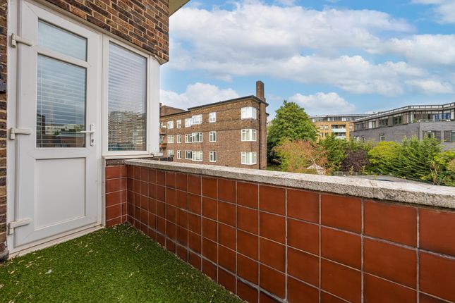 Flat for sale in Avenue Close, Avenue Road, St John's Wood, London