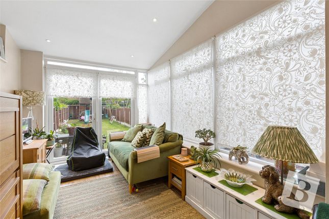 169, Dagenham Road, Romford photo 4