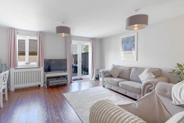 73 Bourneys Manor Close, Cambridge photo 3