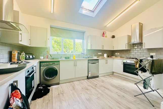 147 Harlaxton Drive, Nottingham photo 2