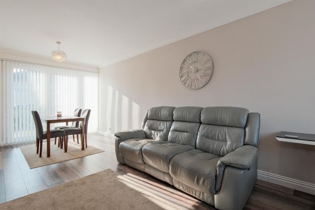 12, Traquair Avenue, Wishaw photo 4