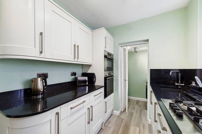 14, Featherstone Lane, Pontefract photo 3