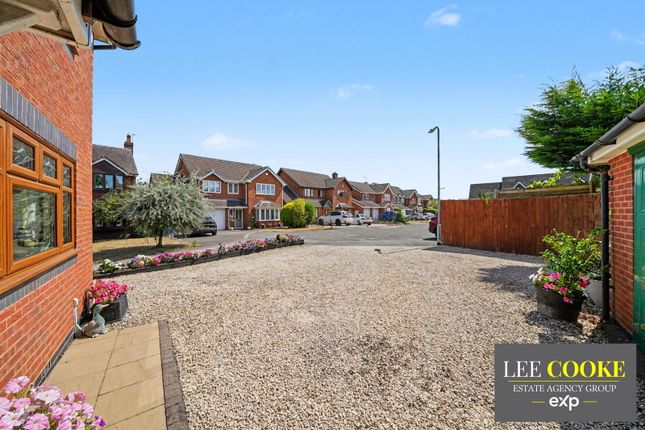 3, Pool Close, Wolverhampton photo 4