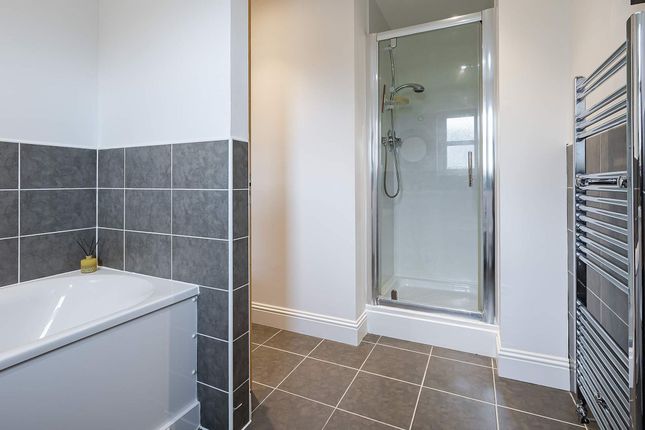 Town house for sale in Jardine Place, Bathgate
