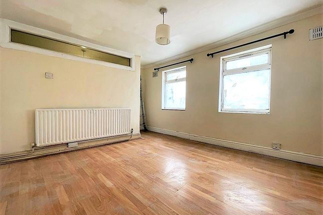Terraced house to rent in St. James's Road, Croydon