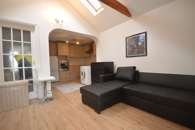 2 Harebell Walk, High Wycombe photo 2