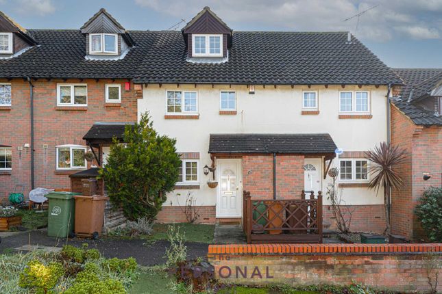 Thumbnail Semi-detached house to rent in Hunting Gate Mews, Sutton