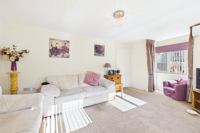 Bowood Drive, Gloucester photo 3