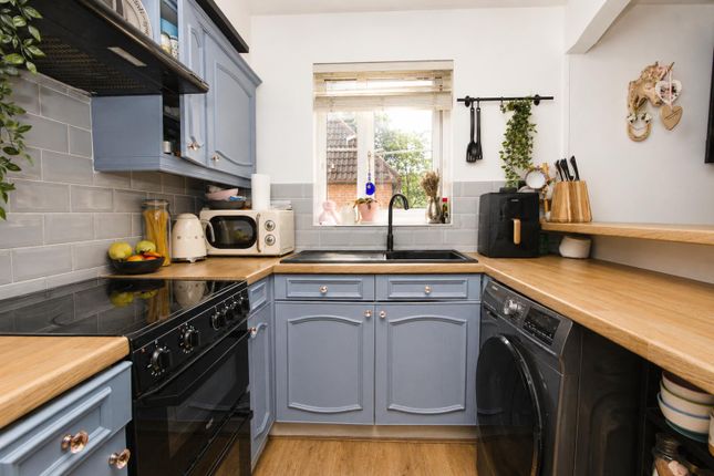 Flat 1, 17 Poppy Close, Wallington photo 3