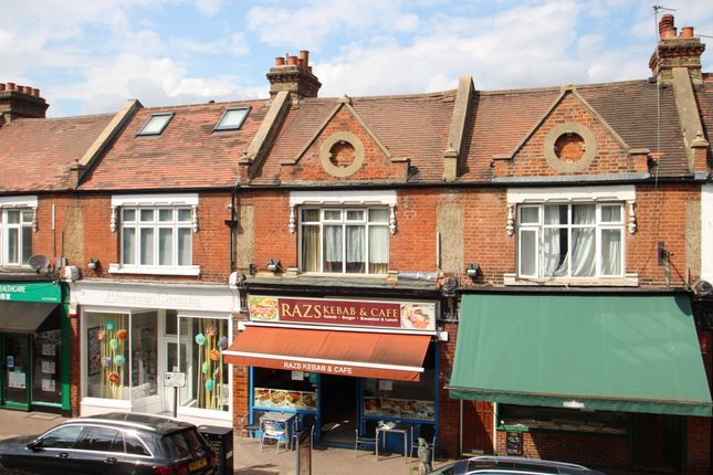 Thumbnail Flat for sale in The Parade, Claygate
