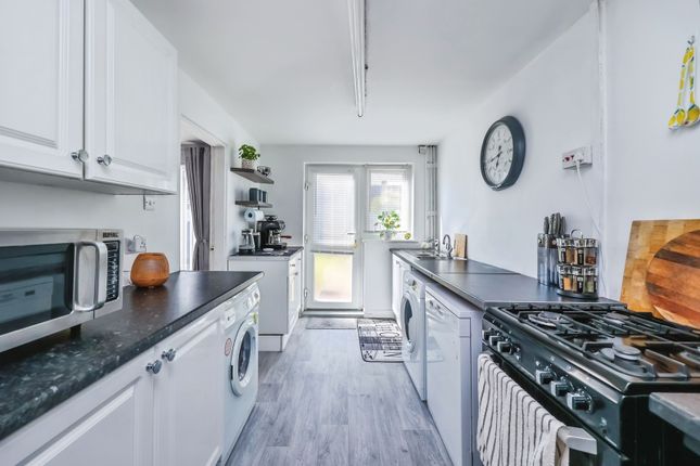 37, Listowel Crescent, Nottingham photo 3