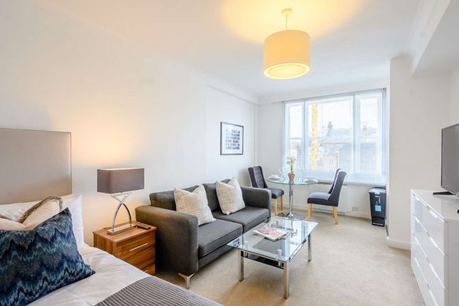 Flat 68, 39 Hill Street, Mayfair photo 2