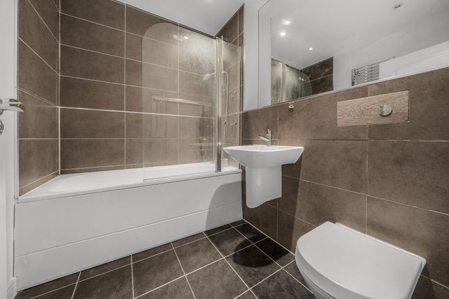 5, Diamond Jubilee Way, Carshalton photo 4