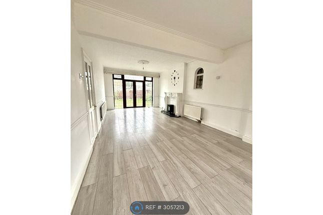 Whalebone Grove, Romford photo 5