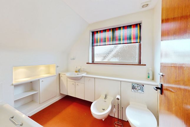 3, Barton Close, Cheltenham photo 4