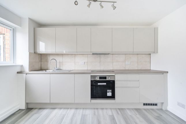 28 John Silkin Lane, London photo 3