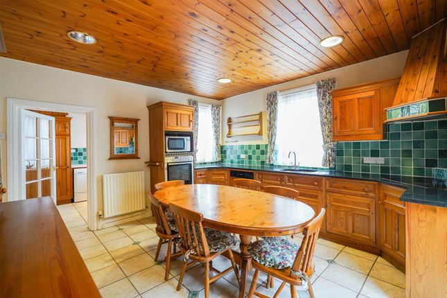 31 Storrs Road, Chesterfield photo 2