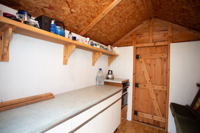 Beach Hut 31 Brackenbury Fort, Golf Road, Felixstowe photo 5