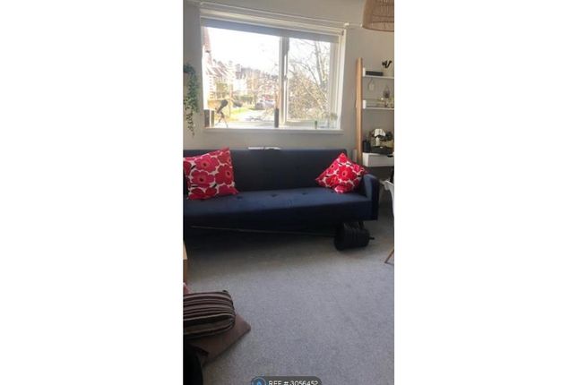 Millson Close, Whetstone, London photo 4