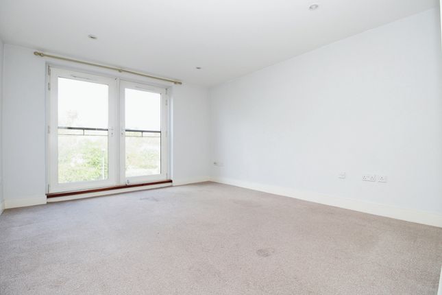 7 Great Ormes House, Ferry Court, CARDIFF photo 2