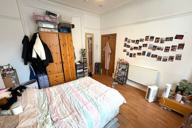 21 Gwydr Crescent, Swansea photo 5