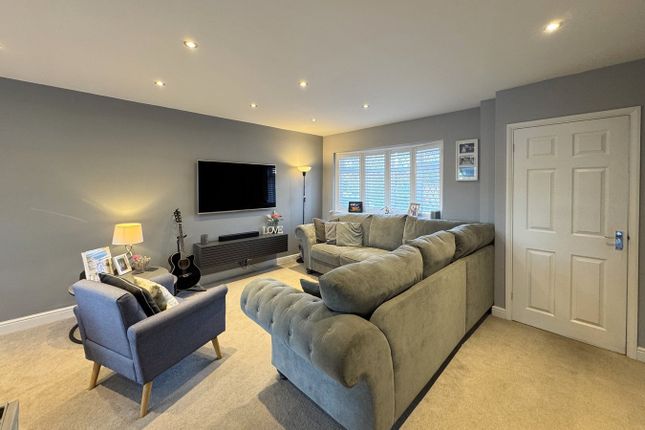 10, Tythe Barn Close, Westoning photo 2