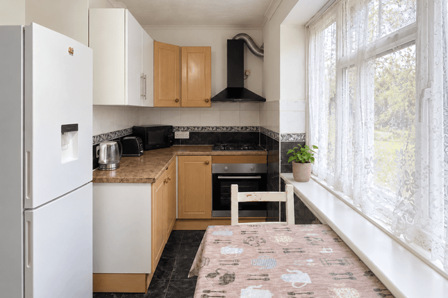 42 Pinner Grove, Pinner photo 5