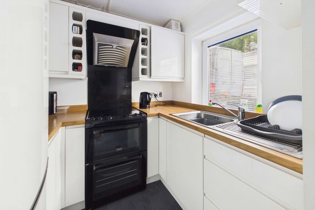 27 Stratheden Court, Torquay photo 4