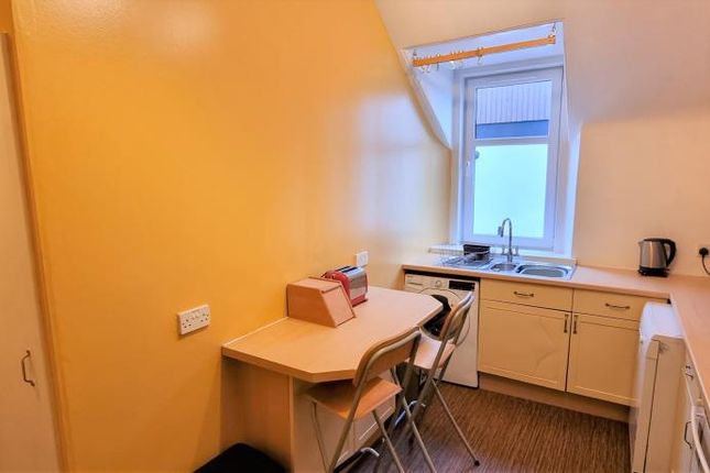 Flat to rent in Balmoral Terrace, Aberdeen