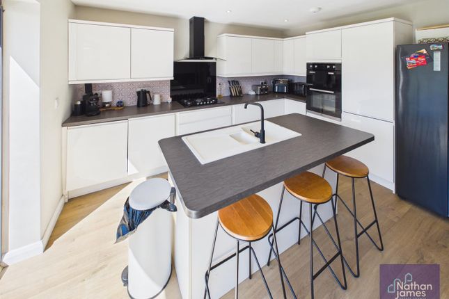 17, Cherry Close, Caldicot photo 3